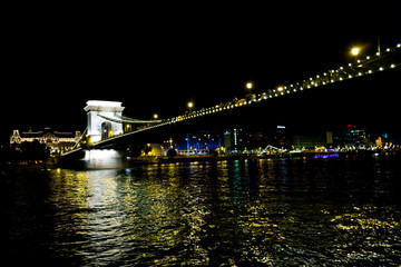 Fototapeta na wymiar Puente de las Cadenas de Budapest (toma 4)