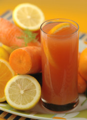 Obraz na płótnie Canvas Orange lemon carrot juice