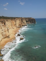 Brandender Atlantik an der Steilküste der Algarve, Portugal