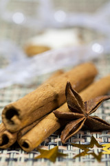 Zimtstern im Hintergrund