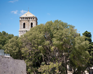 Fototapeta na wymiar Church in Arles