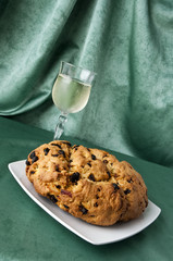 Panettone and white wine 1