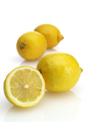 3 zitronen + eine halbe