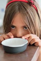 cachée derrière le petit plat