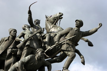 Obraz premium Monument to heroes of civil war in Russia in Samara City