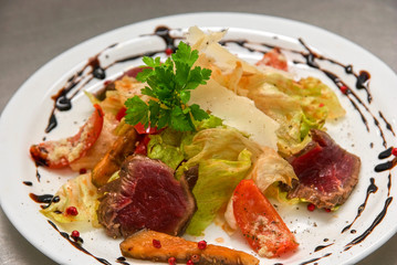 salad with roast beef