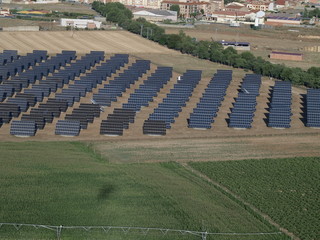 Vista aerea de huerto solar en Castilla © Javier Cuadrado
