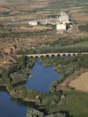 Puente románico en el río Duero en Toro (Zamora)