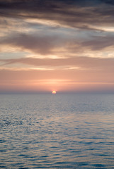 Obraz premium Sunrise over the ocean