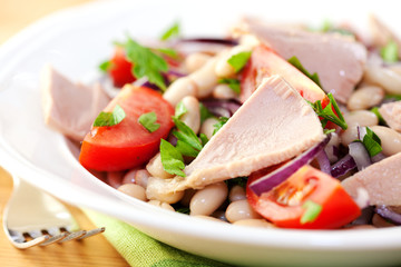 Tuna salad with white beans