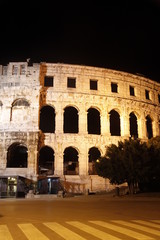 Fototapeta na wymiar Amfiteatr w Puli bei Nacht
