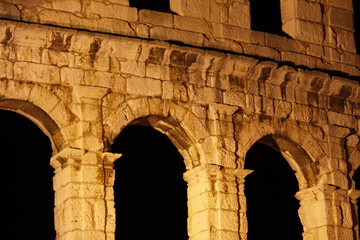 Amphitheater in Pula bei Nacht