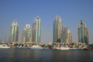 Fototapeta na wymiar Wieżowce Dubai Marina, Zjednoczone Emiraty Arabskie
