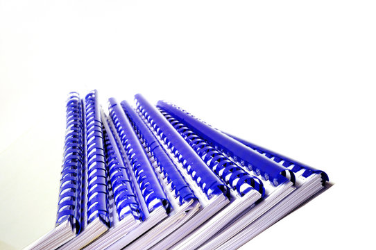 Documenti rilegati con spirale di plastica, close up