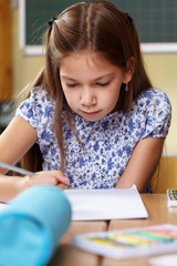 Mädchen in der Grundschule