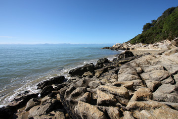 Fototapeta na wymiar Nowa Zelandia - wybrzeżu niedaleko Kaiteriteri
