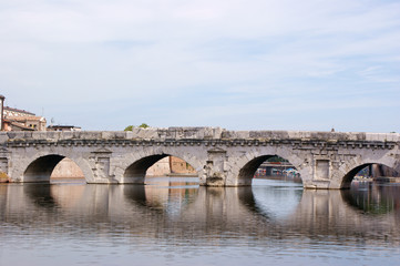 Fototapeta na wymiar Most Tyberiusza w Rimini