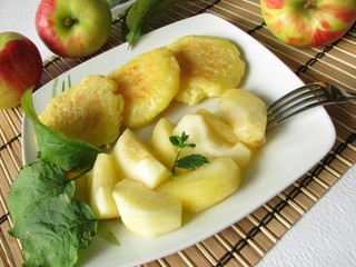 Kartoffelplätzchen mit Apfelkompott