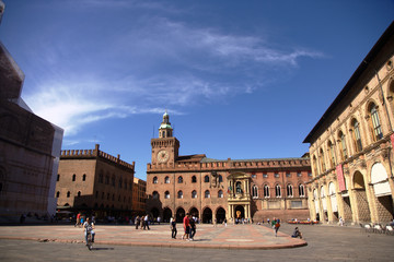 Fototapeta na wymiar Piazza Maggiore w Bolonii