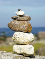 Stein Pyramide am Meer