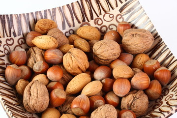 Nüsse in einer Schale