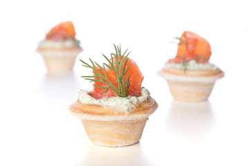 Three tarts with salmon and cheese