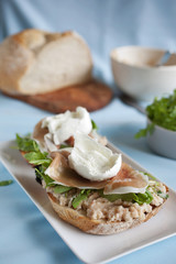 White bean toast with mozarella