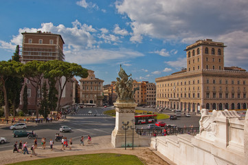 a view of Piazza Venezia in rome, italy