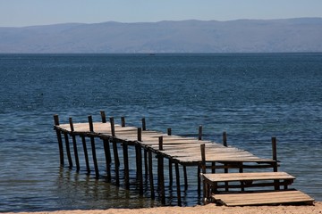 molo sul lago titicaca