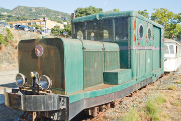 vieille locomotive corse reformée