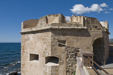 Fototapeta na wymiar Alghero. Sardynia. wieża aragonese
