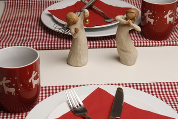 Weihnachtlich gedeckter Tisch