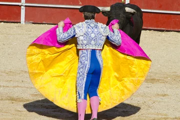 Cercles muraux Tauromachie Matador et taureau en corrida. Madrid, Espagne.