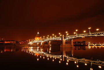 Fototapeta na wymiar Toulouse la nuit