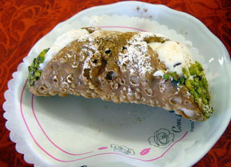 cannolo siciliano
