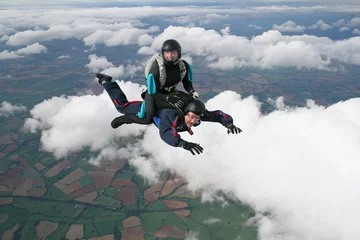 Photo sur Plexiglas Sports aériens Skydivers having fun in the air