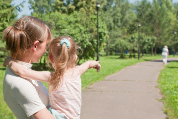 girl shows her mother the finger at the woman
