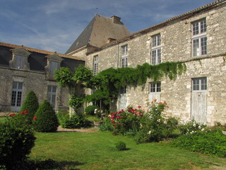 Château et Village de Saussignac ; Périgord Pourpre, Aquitaine