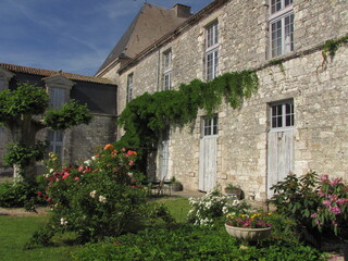 Château et Village de Saussignac ; Périgord Pourpre, Aquitaine