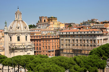 Fototapeta na wymiar Traian kolumny i Santa Maria di Loreto, Rzym, Italiy
