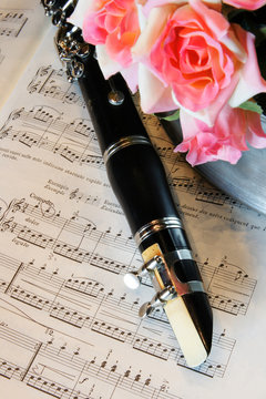 clarinetto con rose e spartito
