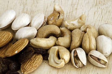mix of raisins, almond nut, cashew and pistachio