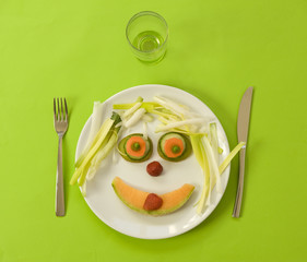 Assiette de légumes en personnage
