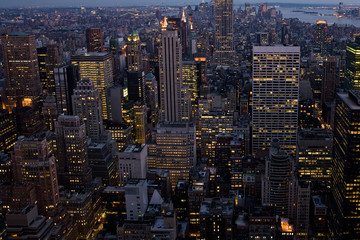 Skyline von New York City bei Nacht