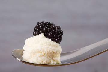 Mascarpone Brombeere