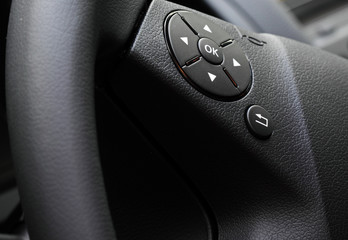 volant avec touches multifonctions