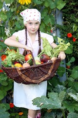 ein Bauernmädchen mit einem Gemüsekorb