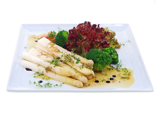 asparagus, lettuce and broccoli salad with vinaigrette dressing