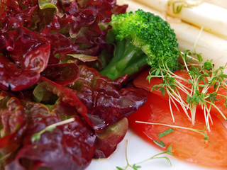 asparagus, lettuce and broccoli salad with vinaigrette dressing