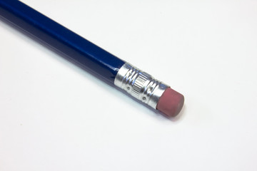Bleistift mit Radiergummi